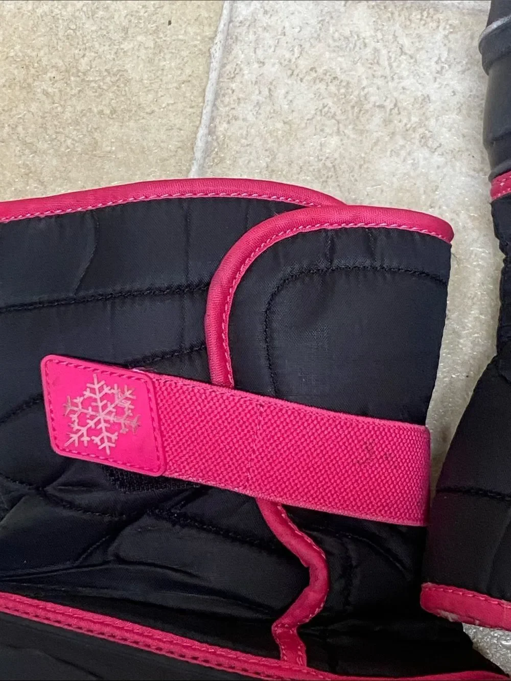 Place Black Pink Girl Snow Boots Size 4